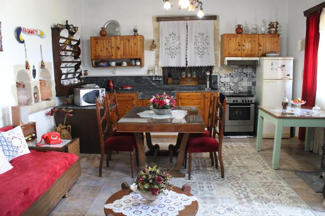 Traditional House Maria Azoyirás Kültér fotó